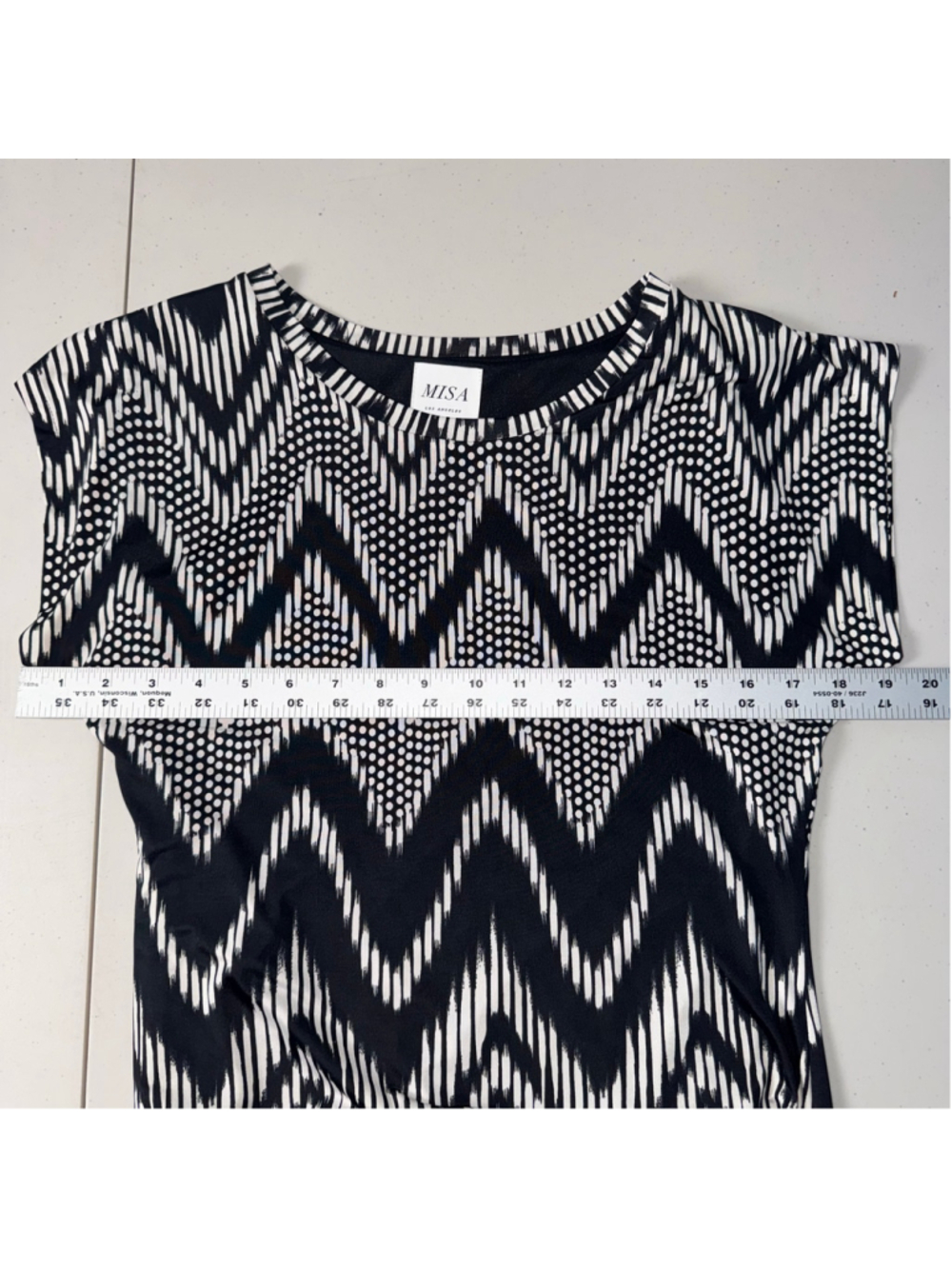 MISA Los Angeles Women's Midi Sheath Dress Size L Black White Chevron Print - Picture 11 of 11